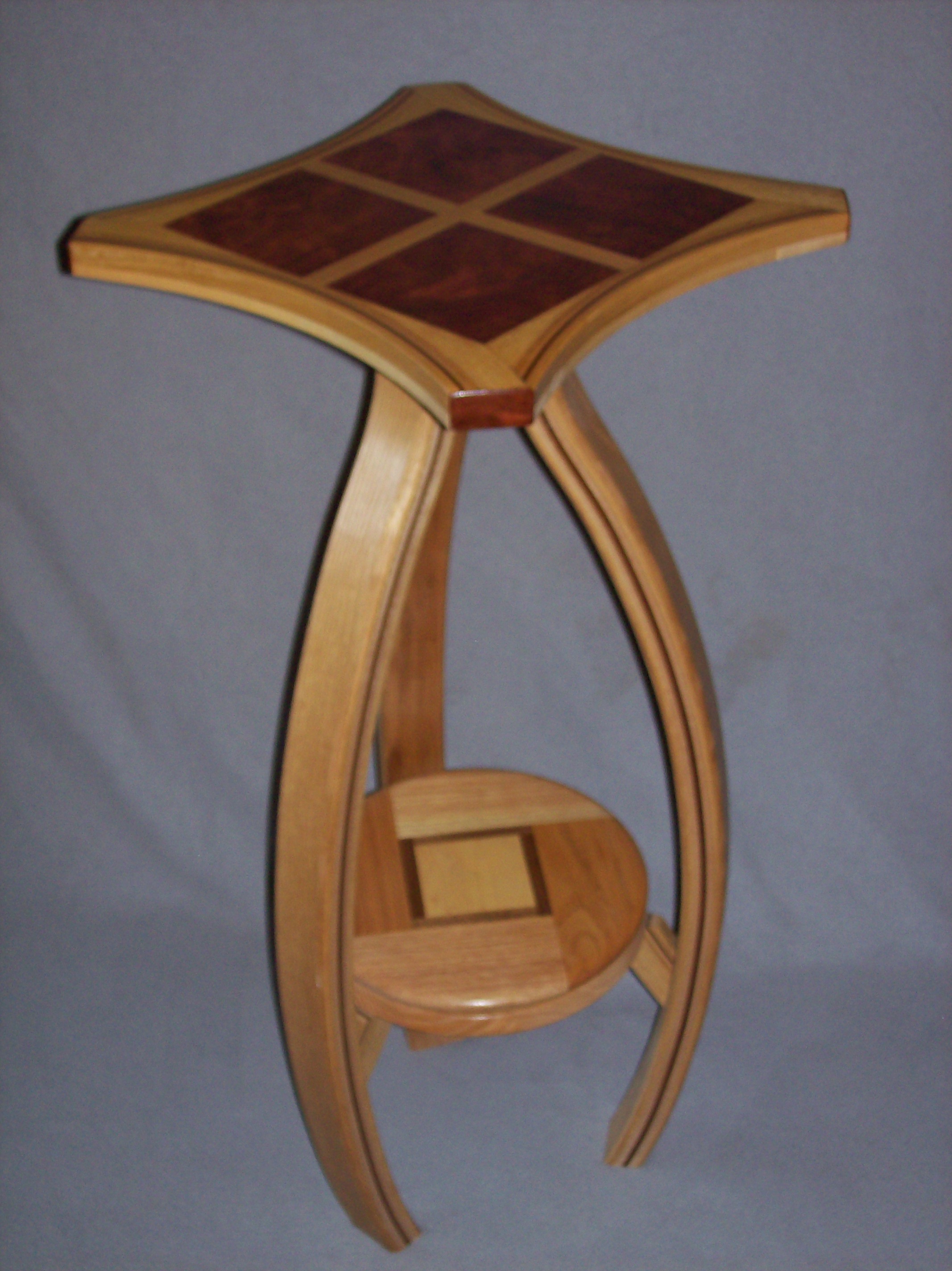 3LEGGED TABLE W.S. Woodmasters